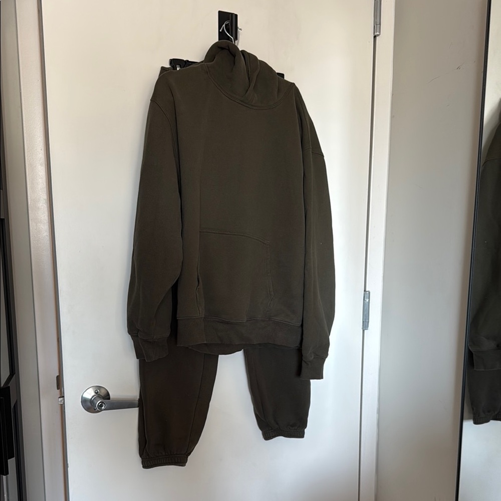 Aritzia Olive Green Crewneck Pullover Sweat set